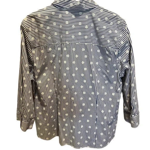 71. WOMENS CHICO’S 2/L DETAIL TOP - Picture 4 of 4